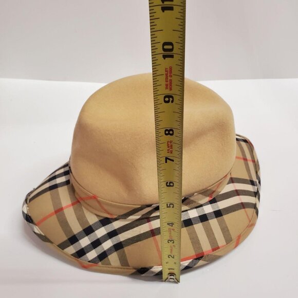 Burberry Wool Hat –   Made in England – Size L